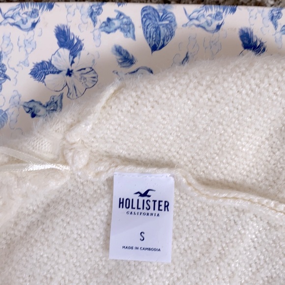 unused fuzzy sweater from hollister - Picture 2 of 2